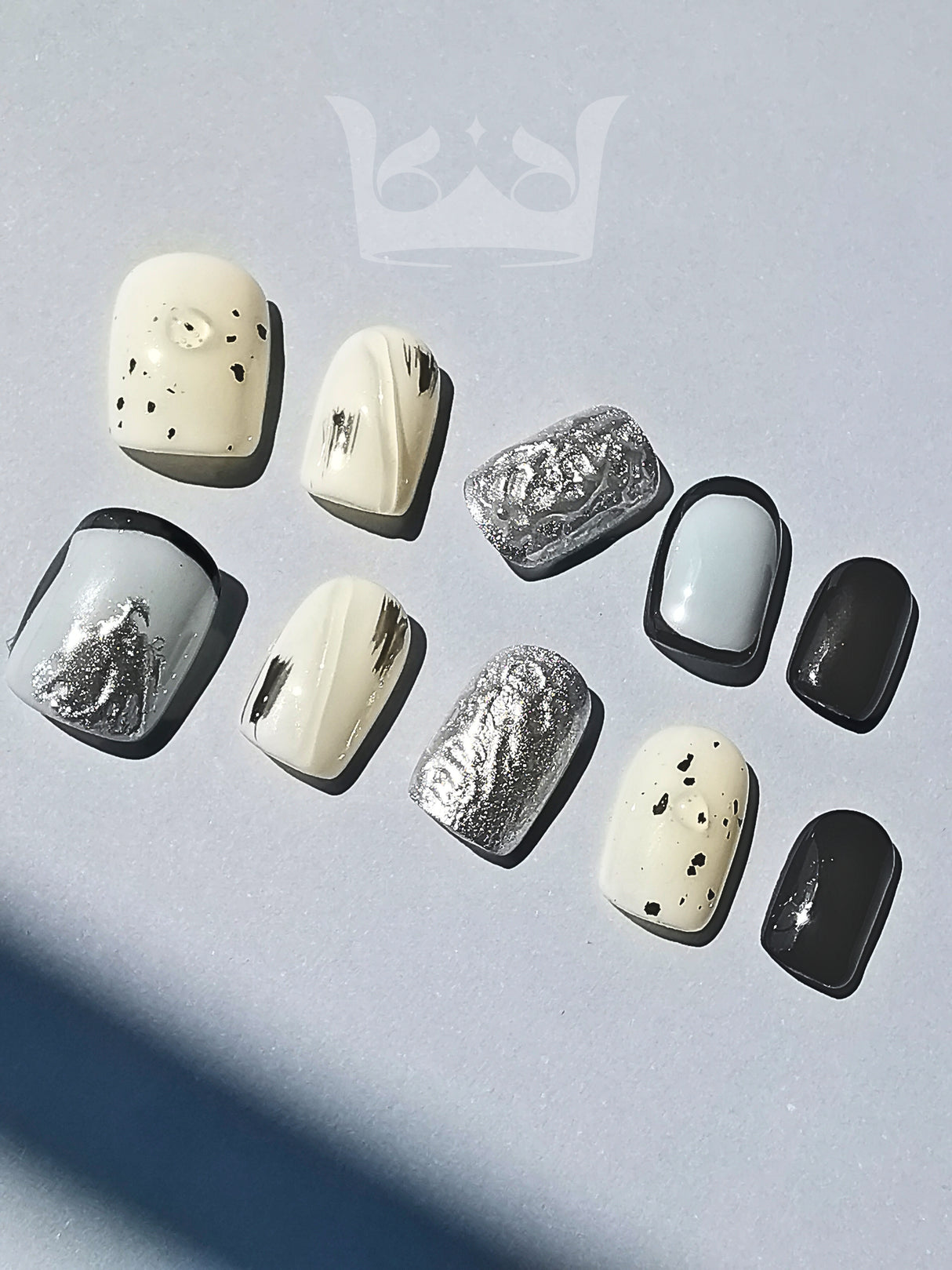 These press-on nails offer a creative and stylish look without painting or visiting a salon. They feature monochromatic colors with a glossy finish.