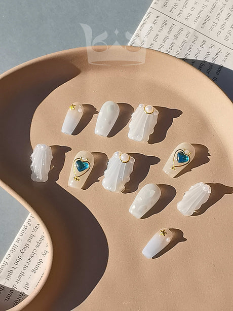 These press-on nails have unique designs and embellishments, appealing to those who appreciate artistic or creative accessories and a minimalist aesthetic.