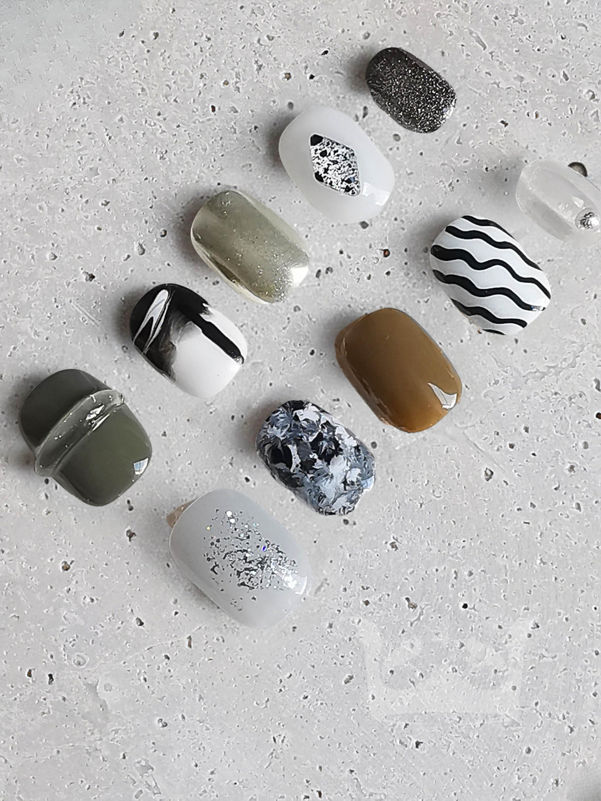 Nails with stripes, glitter, marbling effects, solid colors, and patterns can be used as samples for nail art designs. Stones can also be used for decoration or crafts.