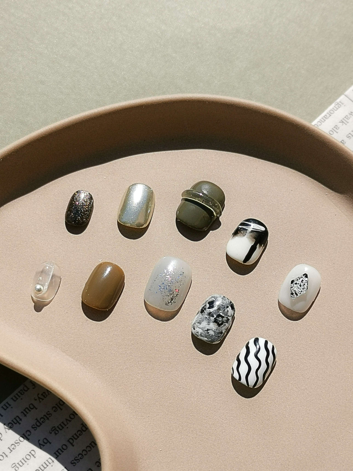 Nail art enthusiasts can use These press-on nails for inspiration or replicate the designs. They include color, pattern, texture, embellishments, and glitter. Perfect for personal or professional use.
