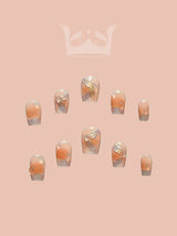 These press-on nails are ideal for a natural look with a touch of sparkle. They have a translucent appearance, iridescent flecks, varying sizes, and a delicate aesthetic.