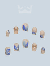 These press-on nails have a marbled blue and white design with golden bead embellishments and a glossy finish. Ideal for those who enjoy artistic and elegant designs with a touch of glamour.