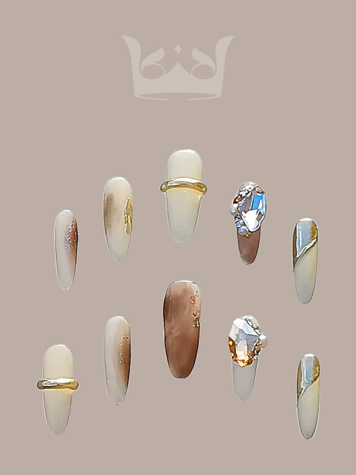 These press-on nails are perfect for special occasions with their elegant design, metallic details, gem-like stones, and long, tapered point shape. Ideal for weddings or galas.